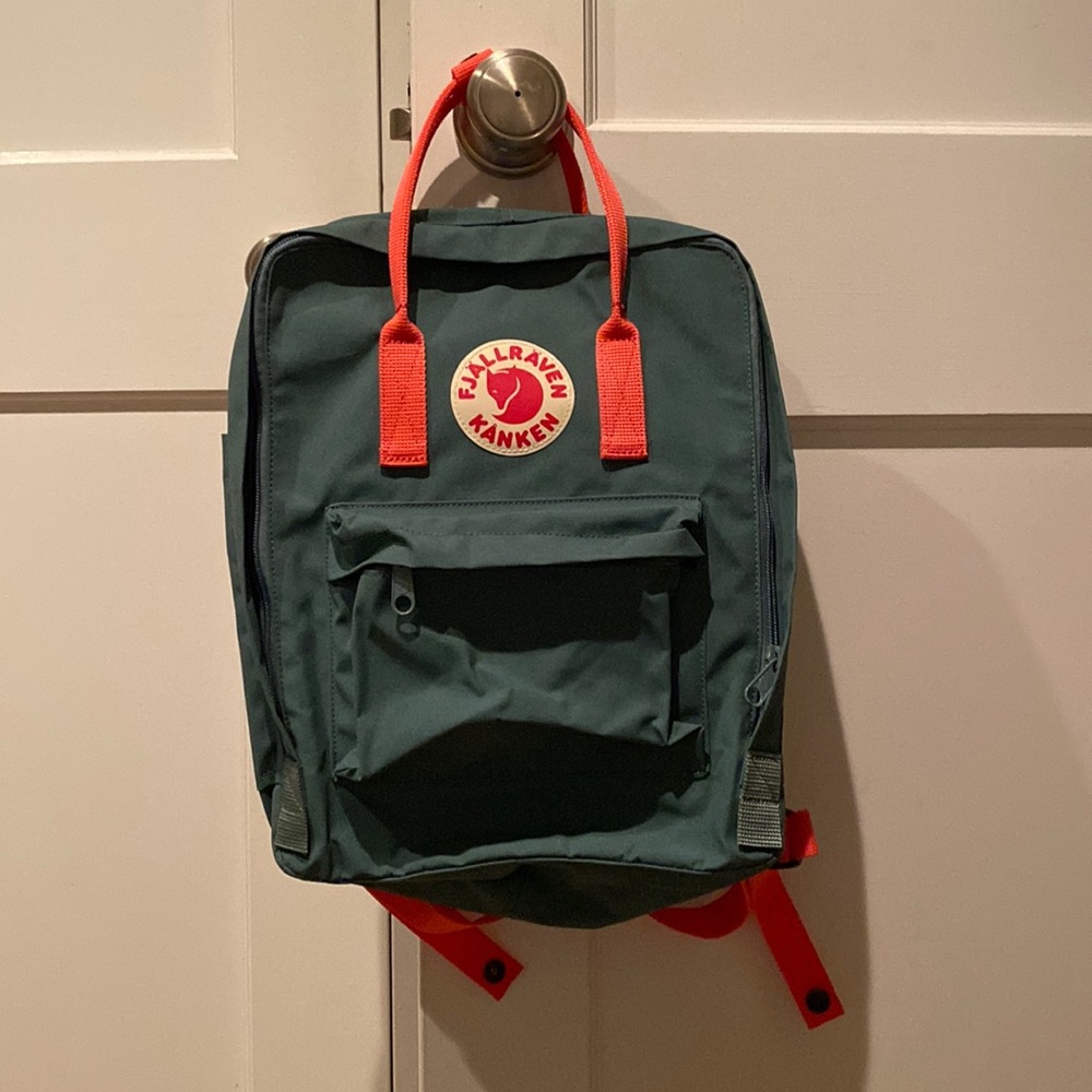 Fjallraven Kånken backpack in Frost Green-Peach Pink